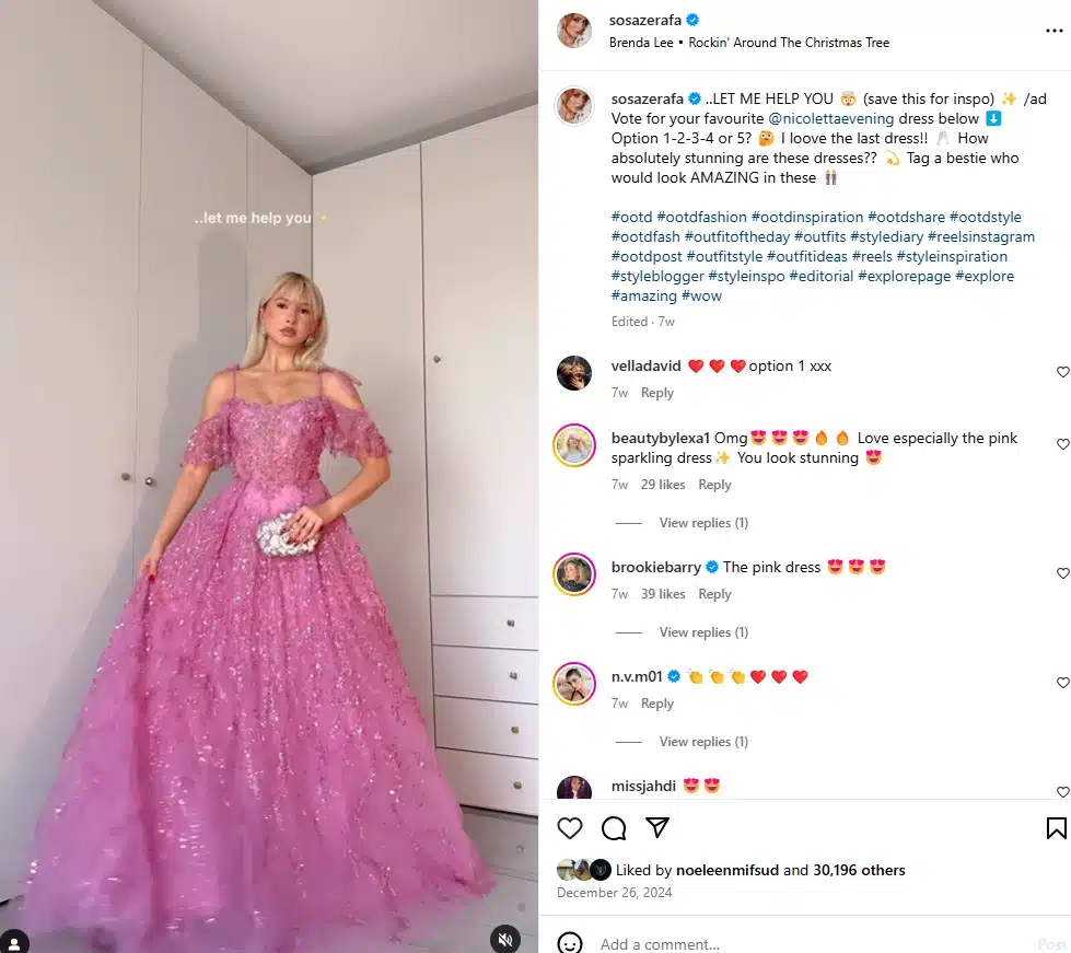 Publicación en Instagram de la influencer @sosazerafa con un brillante vestido de noche rosa, animando a sus seguidores a votar por su vestido favorito de Nicoletta Leaving.