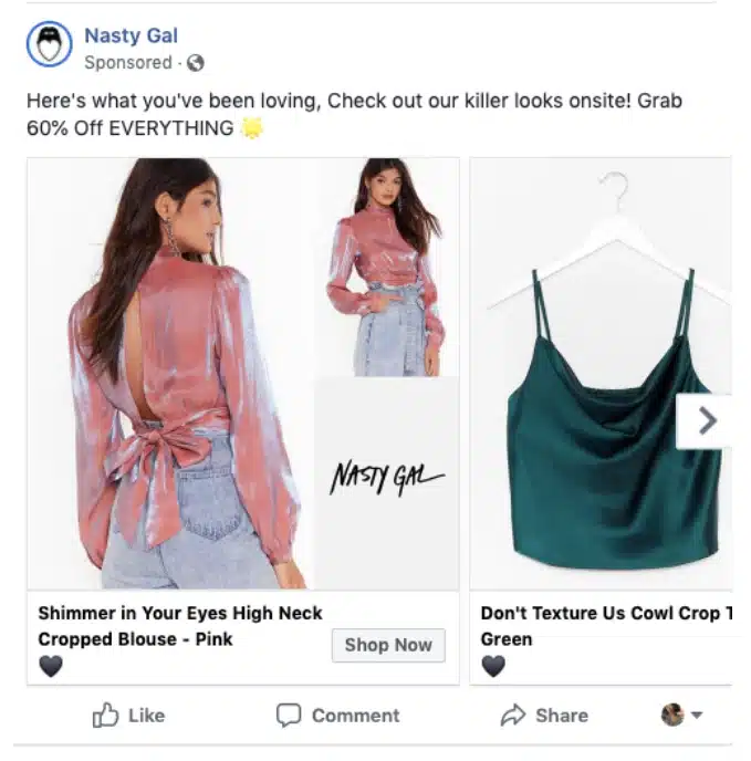 Anuncio de Facebook de Nasty Gal en el que aparecen dos prendas de moda: una blusa rosa brillante de cuello alto y una blusa verde con capucha.  