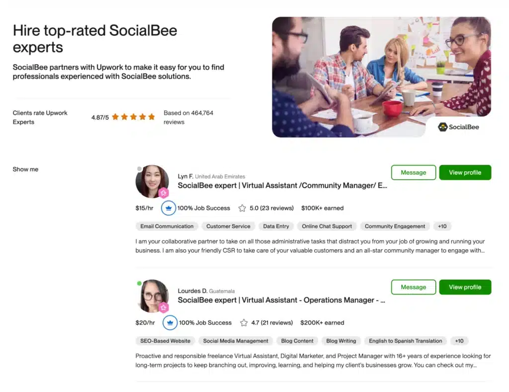 Captura de pantalla de una página web que muestra los expertos de SocialBee mejor valorados en Upwork